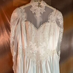 Vintage 80’s satin & lace wedding dress. 36” bust 32” waist. 351 ILGWU made. ACE
